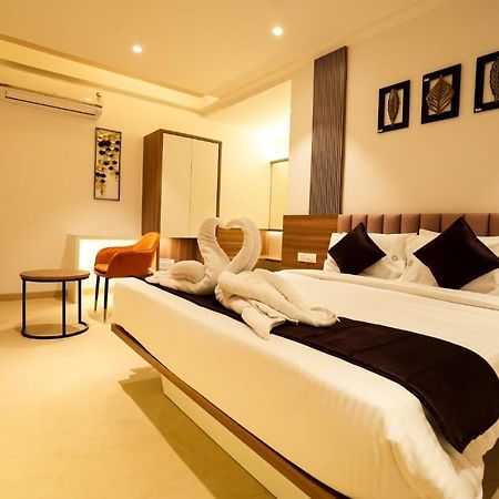 Hotel Veesons Executive Solapur Exteriér fotografie