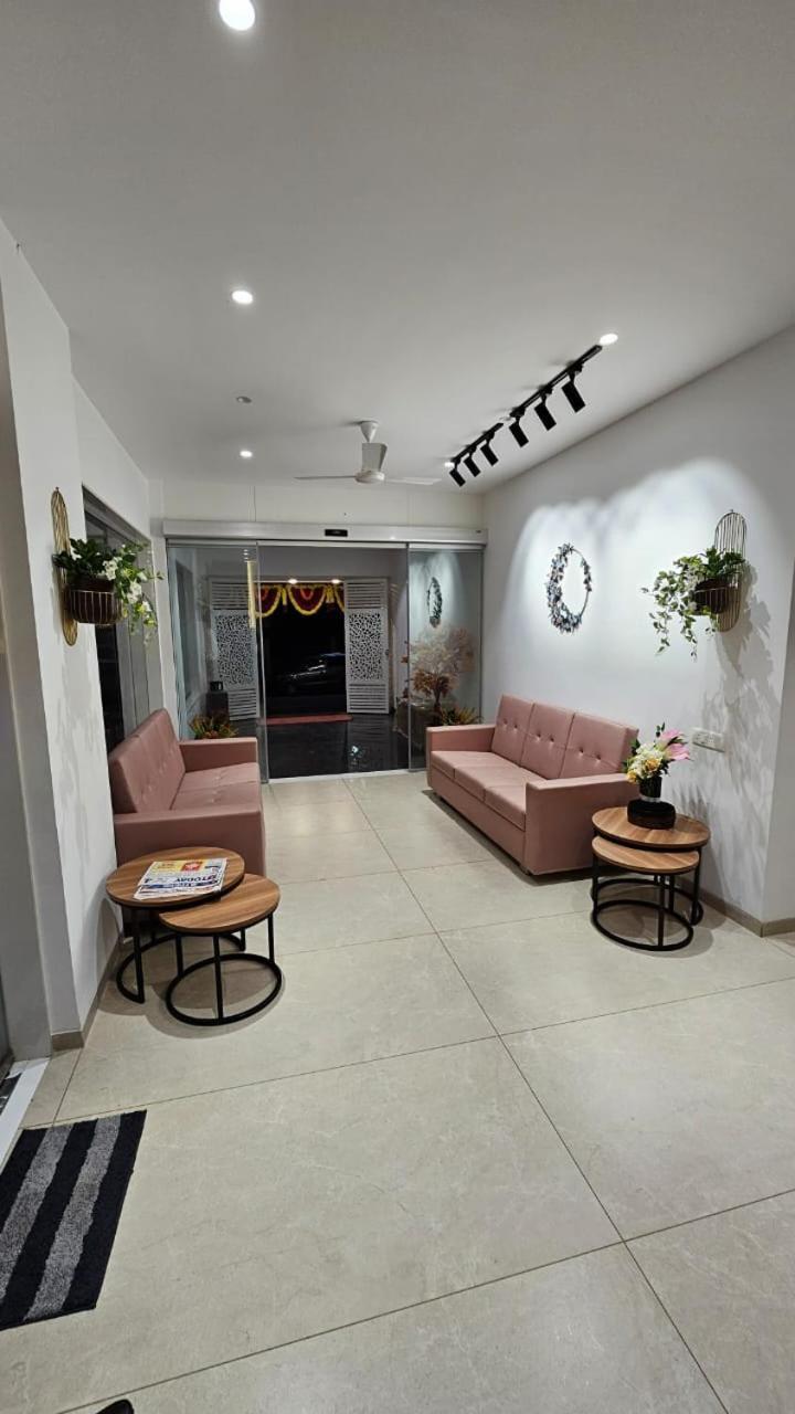 Hotel Veesons Executive Solapur Exteriér fotografie